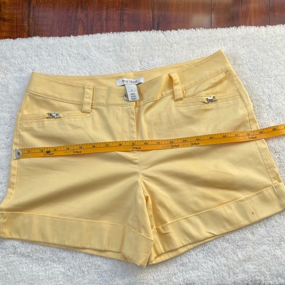 Short White/ black side 6 - Picture 7 of 8